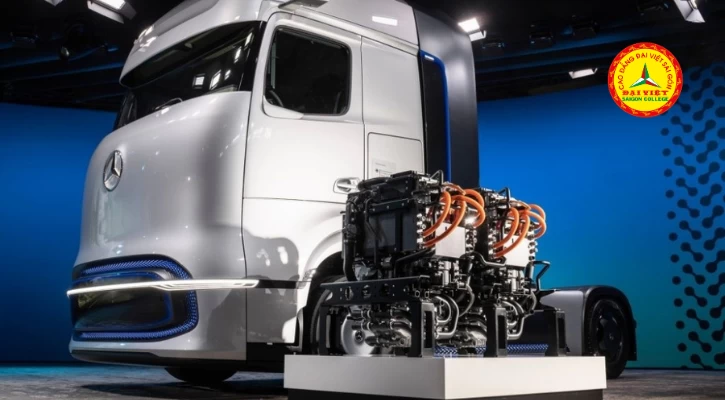 Daimler Đã Bắt Đầu Thử Nghiệm Xe Tải Chạy Nhiên Liệu Hydro Lỏng | Trường Cao Đẳng Đại Việt Sài Gòn