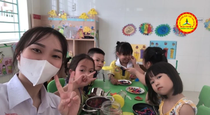Giáo Viên Mầm Non Cần Những Yếu Tố Và Phẩm Chất Gì? | Trường Cao Đẳng Đại Việt Sài Gòn