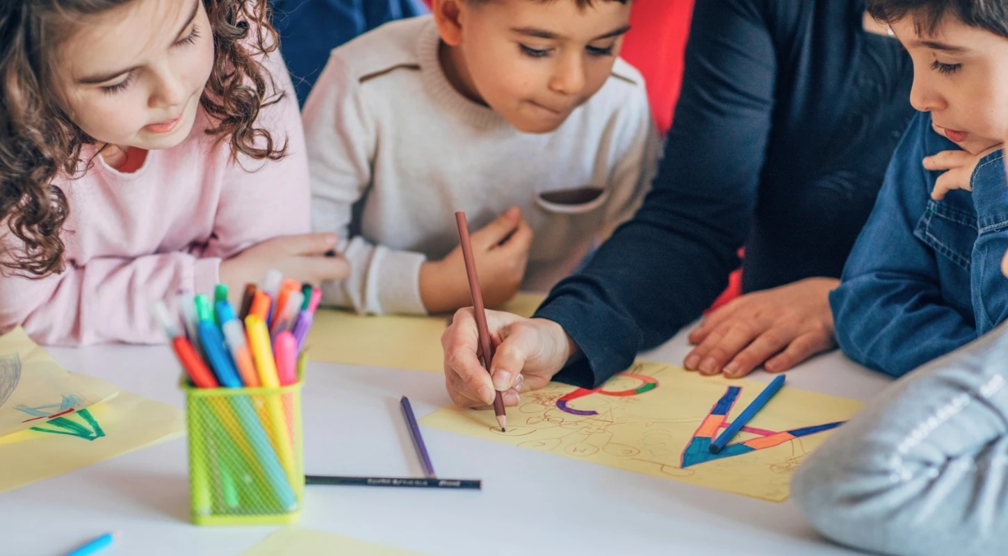 GIỜ HỌC MỸ THUẬT – NƠI NUÔI DƯỠNG SÁNG TẠO CHO GIÁO VIÊN MẦM NON TƯƠNG LAI | Trường Cao Đẳng Đại Việt Sài Gòn