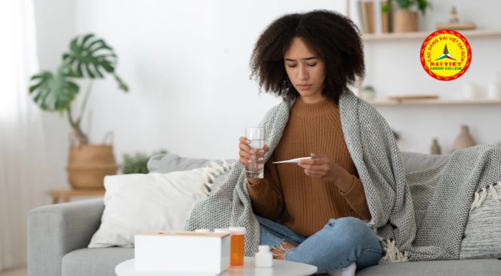 Hướng Dẫn Cách Ly Y Tế Tại Nhà Và Nơi Lưu Trú | Trường Cao Đẳng Đại Việt Sài Gòn