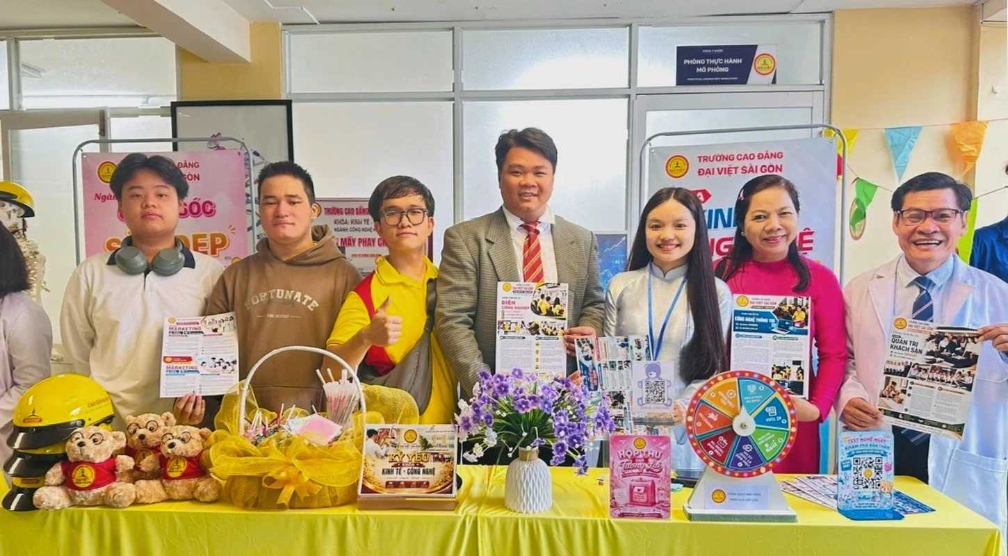 KHOA KINH TẾ - CÔNG NGHỆ TƯNG BỪNG CHÀO ĐÓN TÂN SINH VIÊN NHẬP HỌC ĐỢT 1 NĂM 2026 | Trường Cao Đẳng Đại Việt Sài Gòn