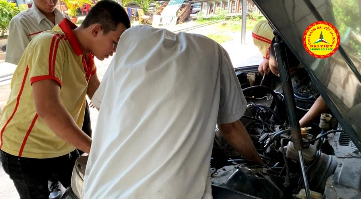 Kinh Nghiệm Xin Thực Tập Ở Garage Cho Sinh Viên Ô Tô | Trường Cao Đẳng Đại Việt Sài Gòn