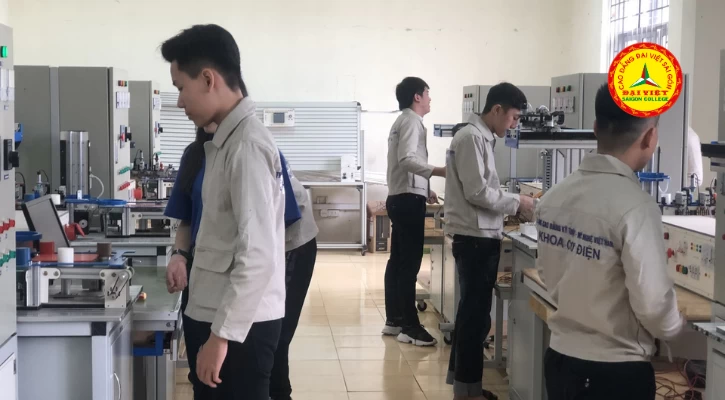 Làm Sao Để Học Sinh Hào Hứng Tham Gia Học Nghề? | Trường Cao Đẳng Đại Việt Sài Gòn