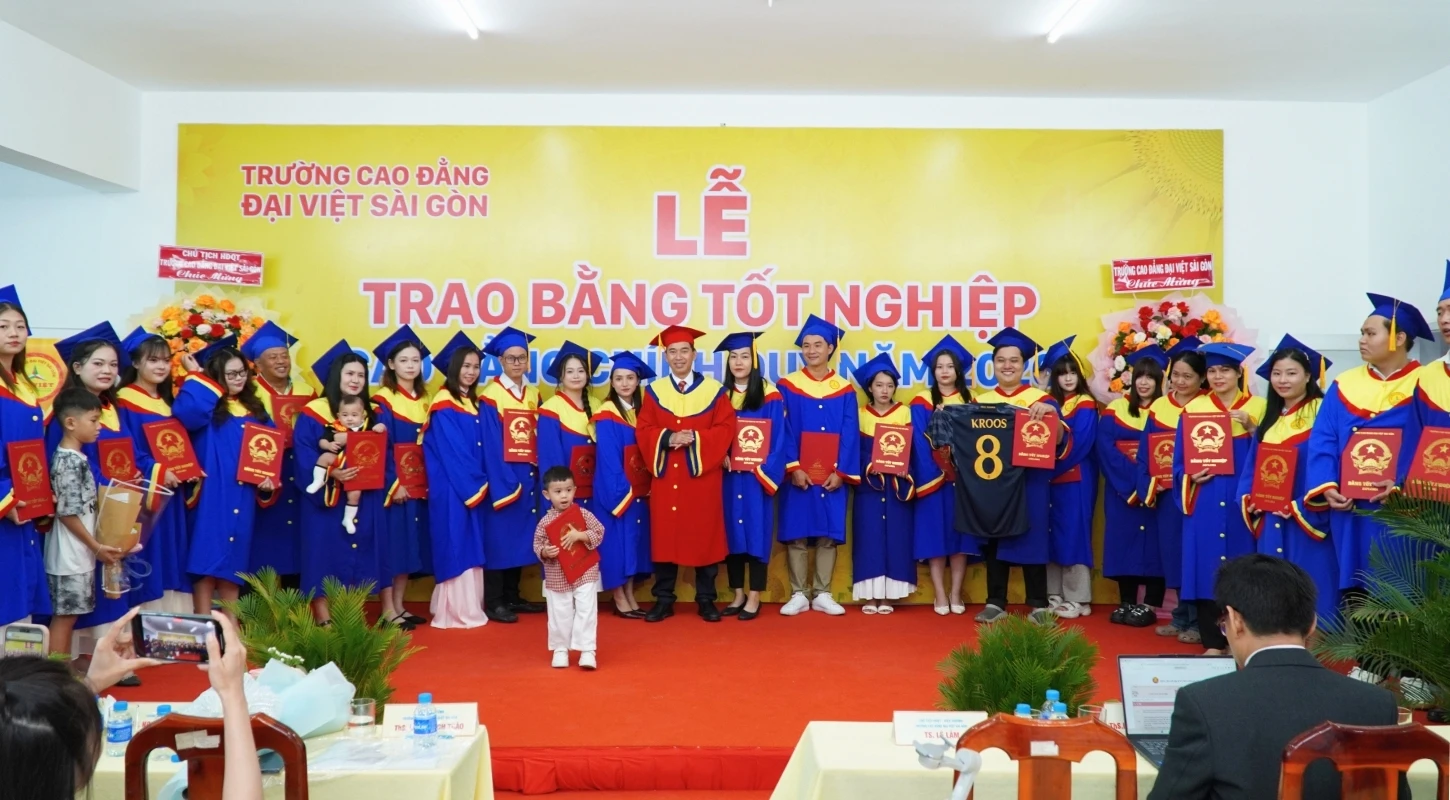 LỄ TRAO BẰNG TỐT NGHIỆP NĂM 2026 - CHÚC MỪNG CÁC TÂN KỸ SƯ THỰC HÀNH NGÀNH CÔNG NGHỆ Ô TÔ | Trường Cao Đẳng Đại Việt Sài Gòn