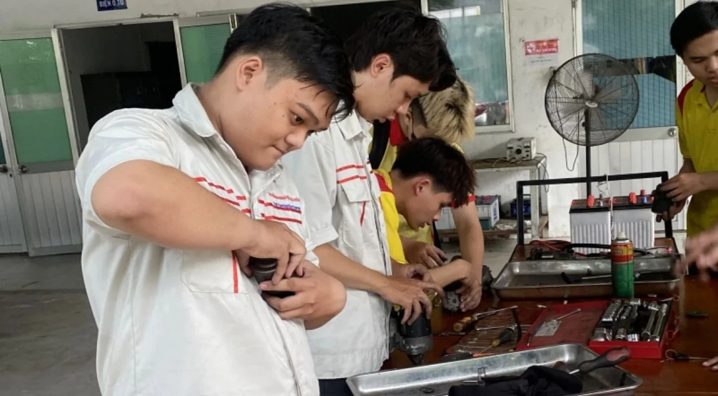 Nâng Chuẩn Kỹ Năng Nghề Tại Xưởng Thực Hành Khoa Công Nghệ Ô Tô – Trường Cao Đẳng Đại Việt Sài Gòn | Trường Cao Đẳng Đại Việt Sài Gòn