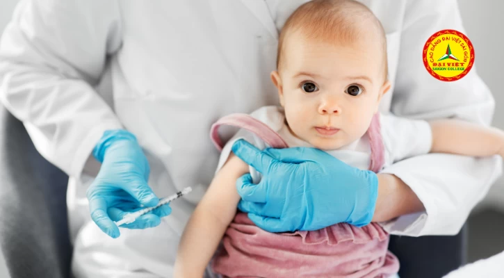 Những Lưu Ý Khi Chăm Sóc Trẻ Tại Nhà Sau Tiêm Phòng | Trường Cao Đẳng Đại Việt Sài Gòn