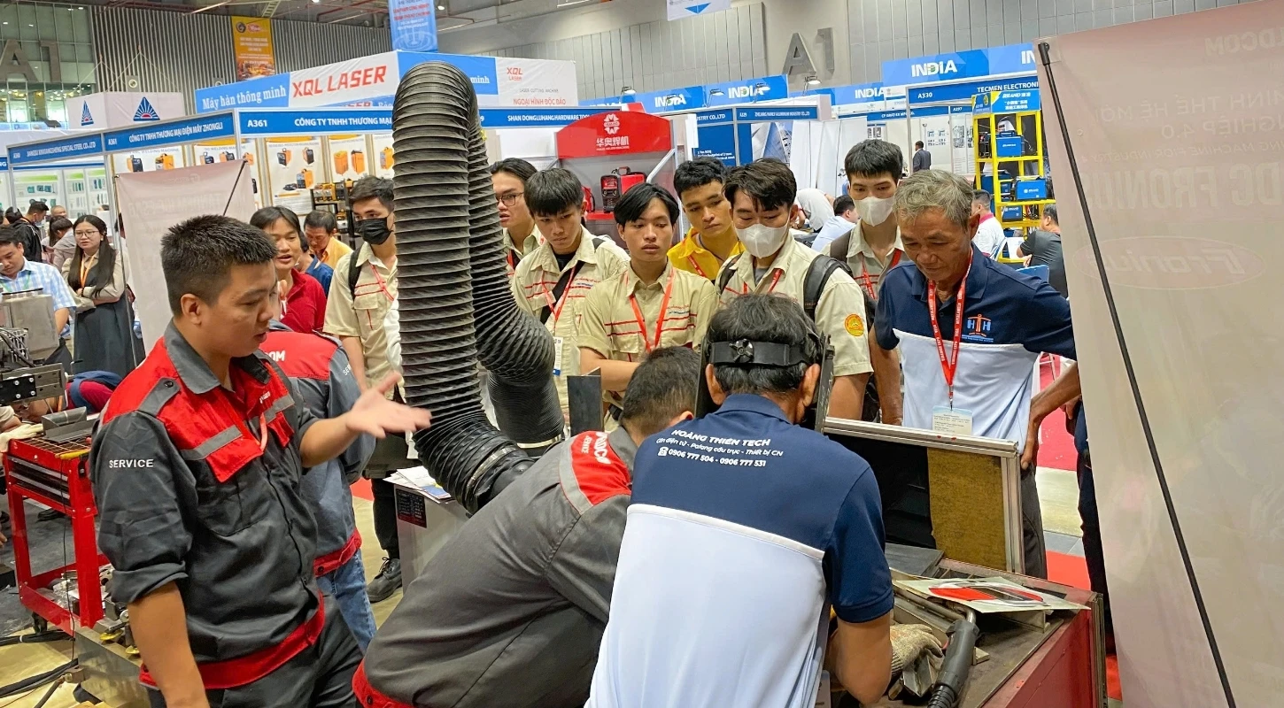 NHỮNG THÁCH THỨC VÀ CƠ HỘI KHI HỌC NGÀNH CÔNG NGHỆ Ô TÔ TẠI TRƯỜNG CAO ĐẲNG ĐẠI VIỆT SÀI GÒN | Trường Cao Đẳng Đại Việt Sài Gòn