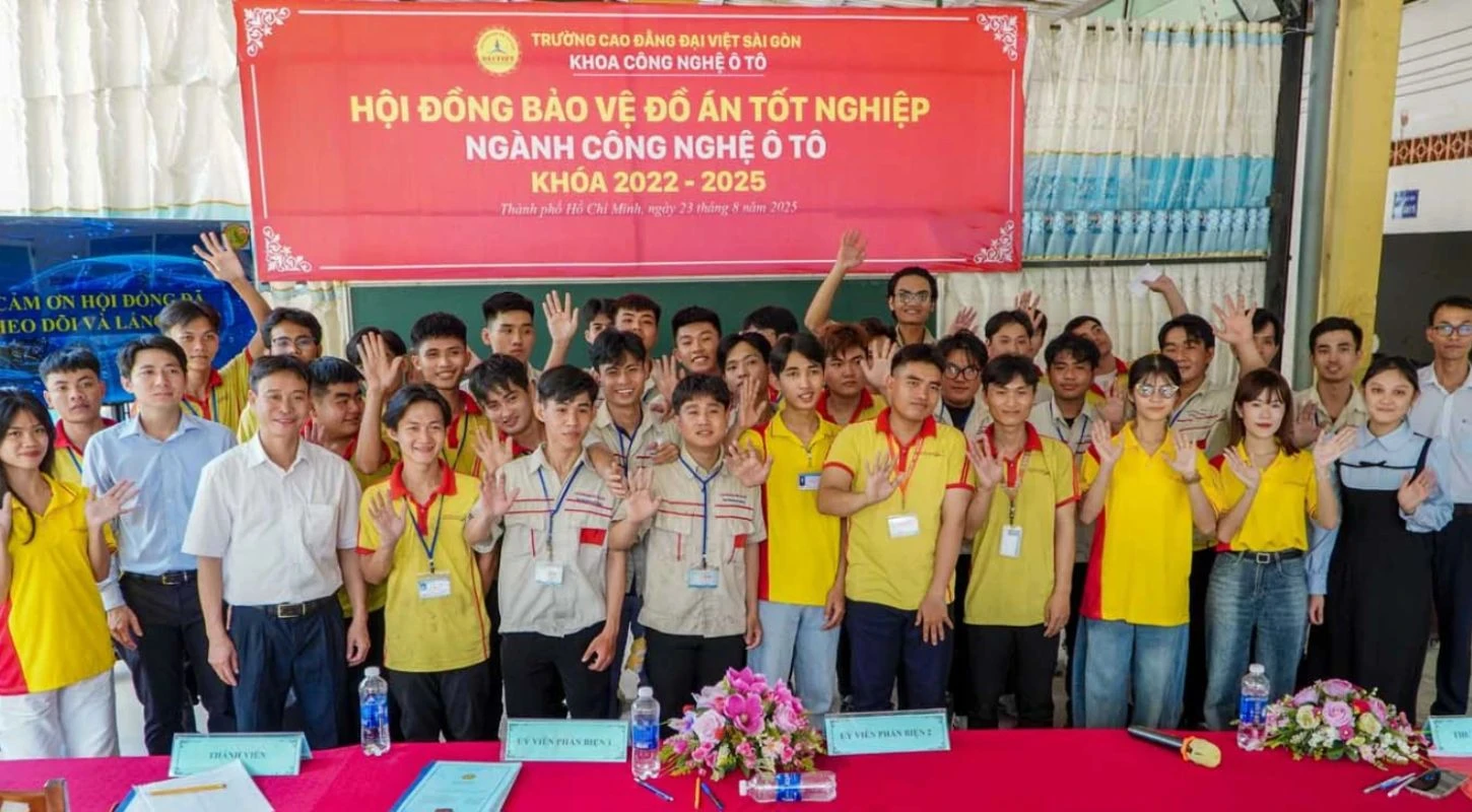 Sinh Viên Công Nghệ Ô Tô Đại Việt Sài Gòn - Thắp Lửa Đổi Mới Sáng Tạo | Trường Cao Đẳng Đại Việt Sài Gòn