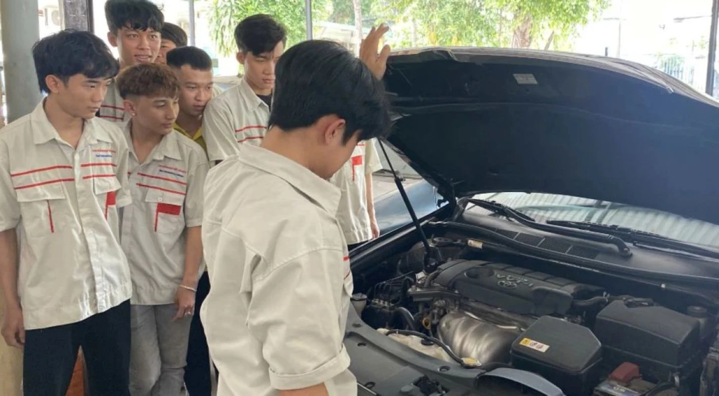 Sinh Viên Đại Việt Sài Gòn Làm Chủ Công Nghệ Chẩn Đoán Ô Tô – Tư Duy Kỹ Thuật Số Trên Nền Tảng Thực Tế | Trường Cao Đẳng Đại Việt Sài Gòn