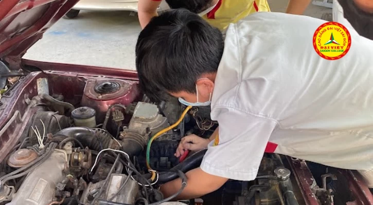 Sinh Viên Ngành Công Nghệ Ô Tô - Học Đi Đôi Với Hành | Trường Cao Đẳng Đại Việt Sài Gòn