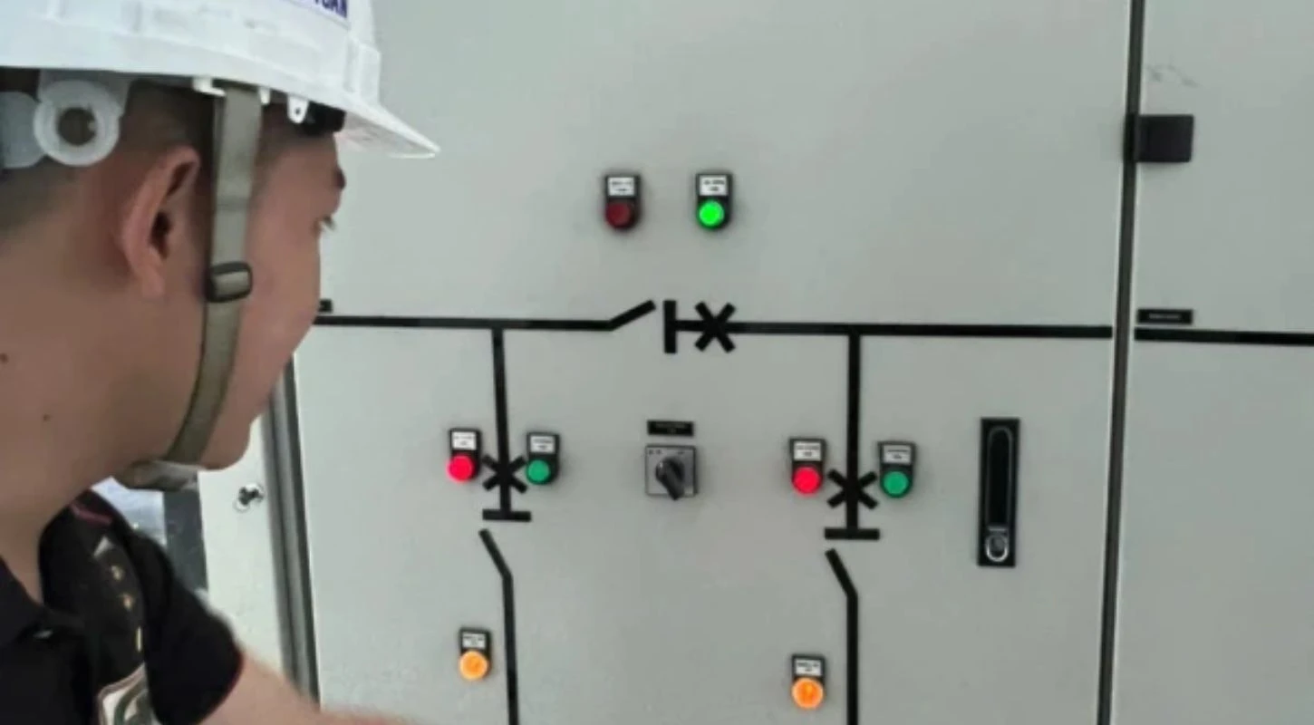 Sinh Viên Ngành Điện Công Nghiệp  – Trải Nghiệm Thực Tế Tại Trạm Biến Áp: Học Từ Thực Tiễn, Vững Tay Nghề | Trường Cao Đẳng Đại Việt Sài Gòn