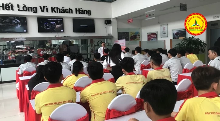 Tham Quan Đầu Khóa Tại Toyota Phú Mỹ Hưng | Trường Cao Đẳng Đại Việt Sài Gòn