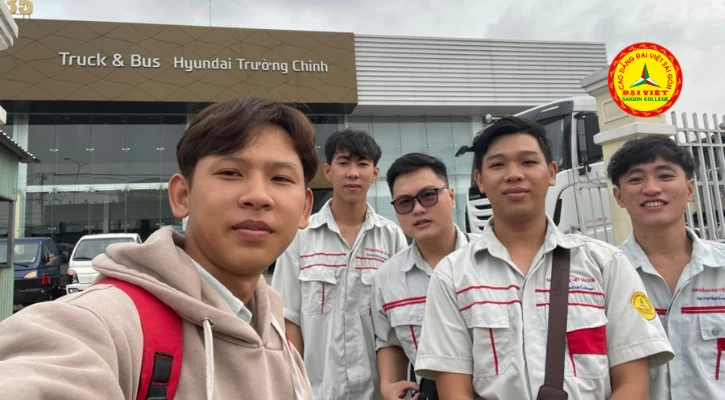 Thực Tập Công Nghệ Ô Tô Làm Những Gì? | Trường Cao Đẳng Đại Việt Sài Gòn