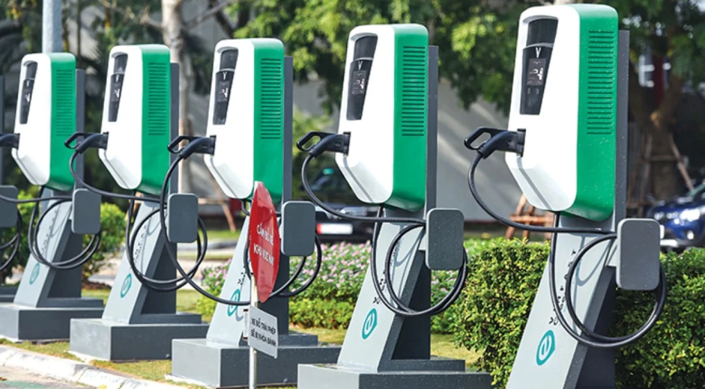 Tìm Hiểu Về Công Nghệ Sạc Pin Áp Dụng Trên Ô Tô Điện | Trường Cao Đẳng Đại Việt Sài Gòn