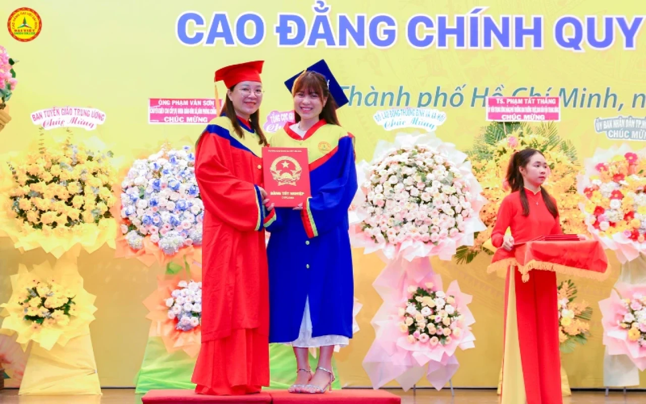 Trường Cao Đẳng Đại Việt Sài Gòn Khai Giảng Năm Học Mới Và Trao Bằng Tốt Nghiệp