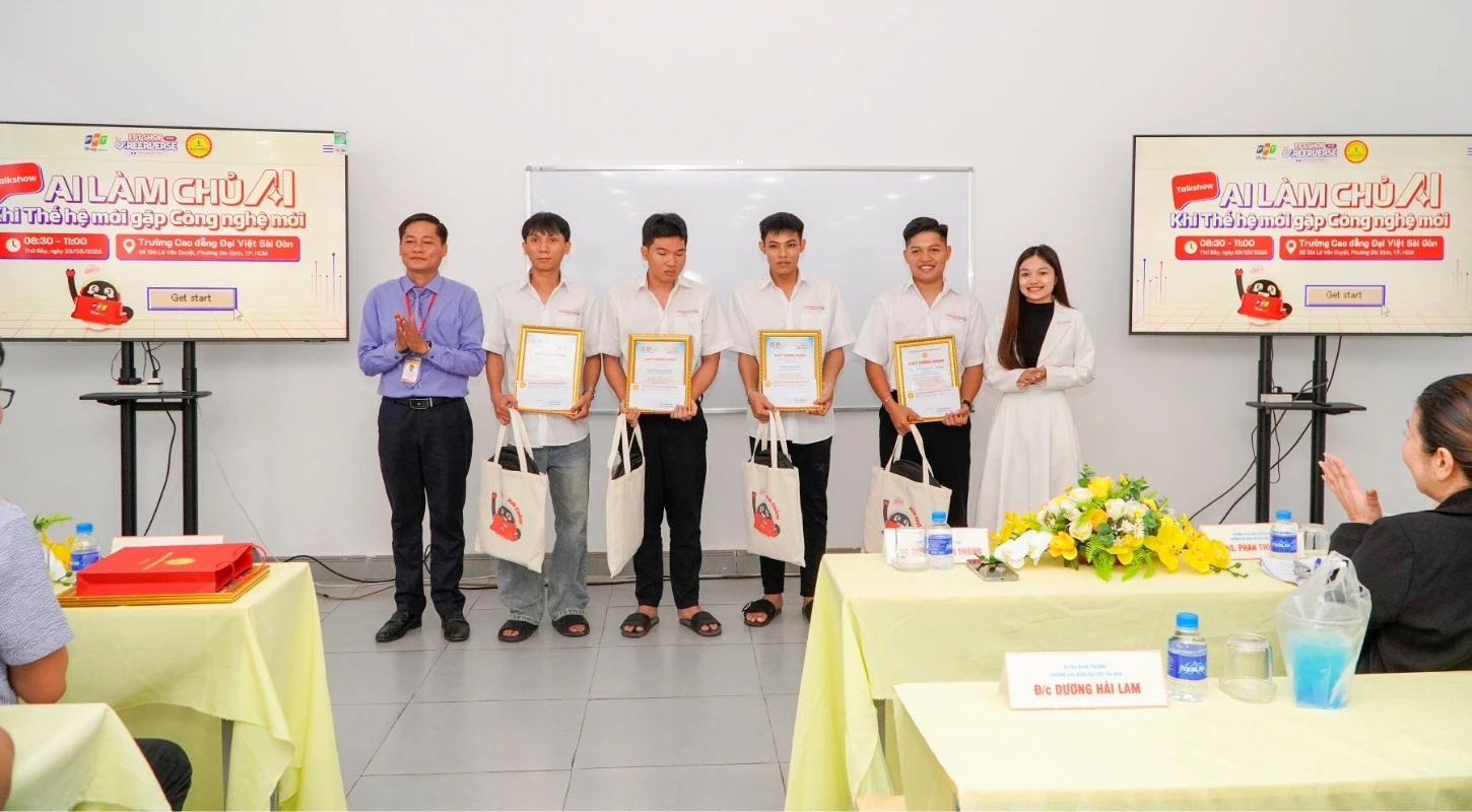 TUYÊN DƯƠNG SINH VIÊN XUẤT SẮC NGÀNH ĐIỀU KHIỂN TỰ ĐỘNG VÀ QUẢN TRỊ MẠNG CÔNG NGHỆ THÔNG TIN | Trường Cao Đẳng Đại Việt Sài Gòn