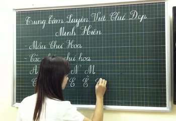 3 TUYỆT CHIÊU ĐỂ VIẾT BẢNG BẰNG PHẤN ĐƯỢC ĐẸP