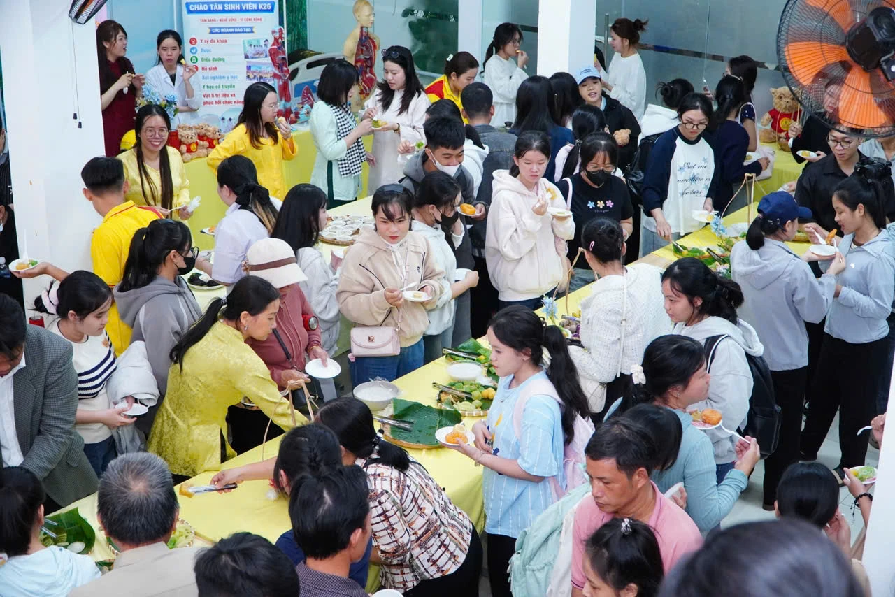 BÙNG NỔ NĂNG LƯỢNG: KHOA KINH TẾ - KỸ THUẬT - CÔNG NGHỆ Ô TÔ CHÀO ĐÓN TÂN SINH VIÊN ĐỢT 3!