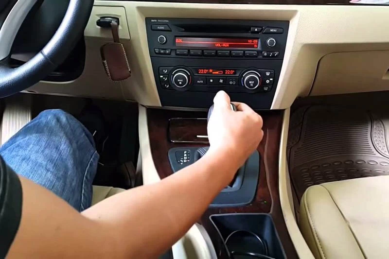 Lưu ý khi học cách vào số sàn xe ô tô