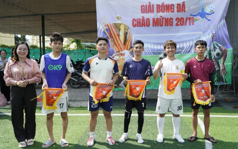 Chúc Mừng Giải Bóng Đá Trường Cao Đẳng Đại Việt Sài Gòn Thành Công Rực Rỡ!