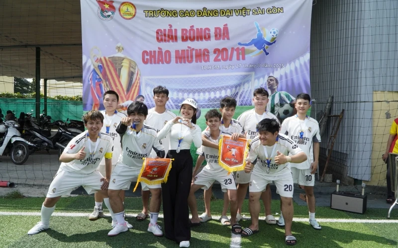 Chúc Mừng Giải Bóng Đá Trường Cao Đẳng Đại Việt Sài Gòn Thành Công Rực Rỡ!