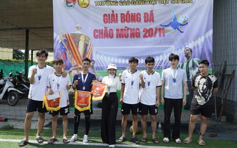 Chúc Mừng Giải Bóng Đá Trường Cao Đẳng Đại Việt Sài Gòn Thành Công Rực Rỡ!