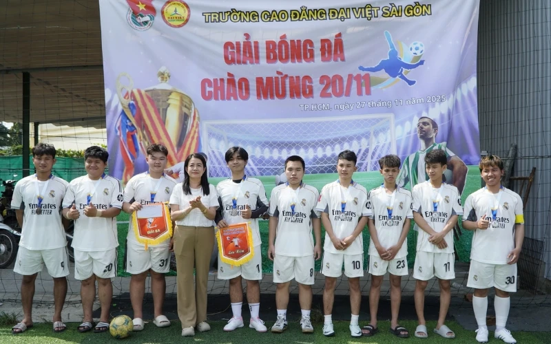 Chúc Mừng Giải Bóng Đá Trường Cao Đẳng Đại Việt Sài Gòn Thành Công Rực Rỡ!