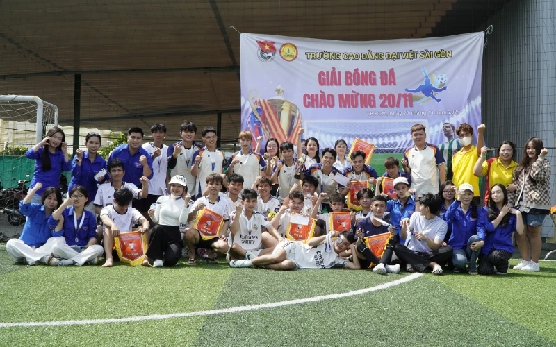 Chúc Mừng Giải Bóng Đá Trường Cao Đẳng Đại Việt Sài Gòn Thành Công Rực Rỡ!