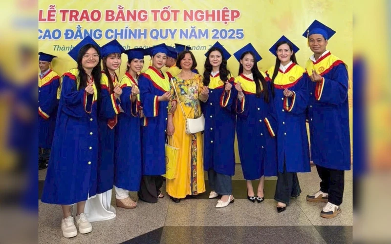 Chúc Mừng Tân Thủ Khoa Dược Sĩ