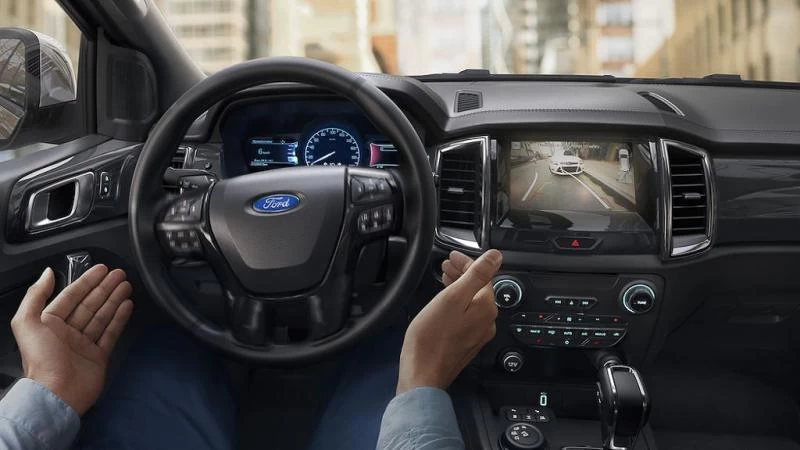 Công nghệ tự động đỗ xe thông minh trên FORD - 1
