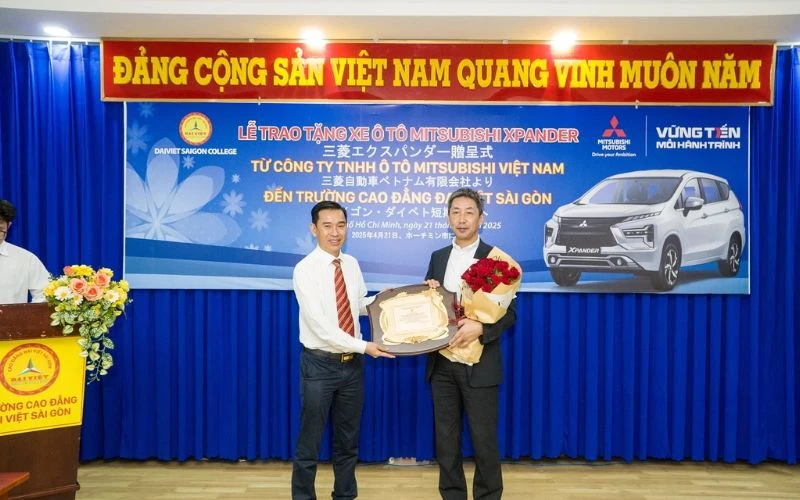 Công Ty Tnhh Ô Tô Mitsubishi Việt Nam Trao Tặng Mô Hình Học Tập Mitsubishi Xpander Cho Sinh Viên Khoa Công Nghệ Ô Tô Trường Cao Đẳng Đại Việt Sài Gòn