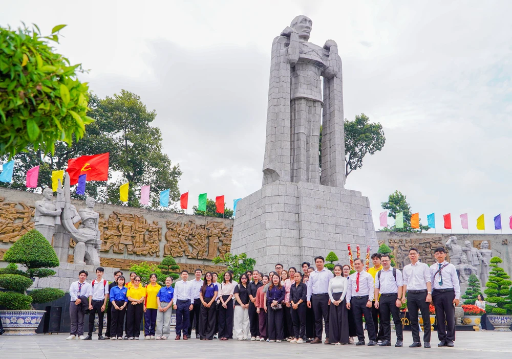 Đại Việt Sài Gòn dâng hương tưởng niệm các Anh hùng Liệt sĩ nhân kỷ niệm 79 năm Ngày Thương binh - Liệt sĩ
