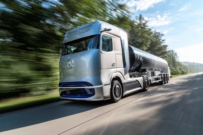 Daimler Đã Bắt Đầu Thử Nghiệm Xe Tải Chạy Nhiên Liệu Hydro Lỏng