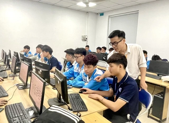 Giảm Căng Thẳng Thi Lớp 10: Đừng Để Vào Trường Nghề Là Giải Pháp Cuối Cùng