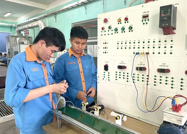 Giảm Căng Thẳng Thi Lớp 10: Đừng Để Vào Trường Nghề Là Giải Pháp Cuối Cùng