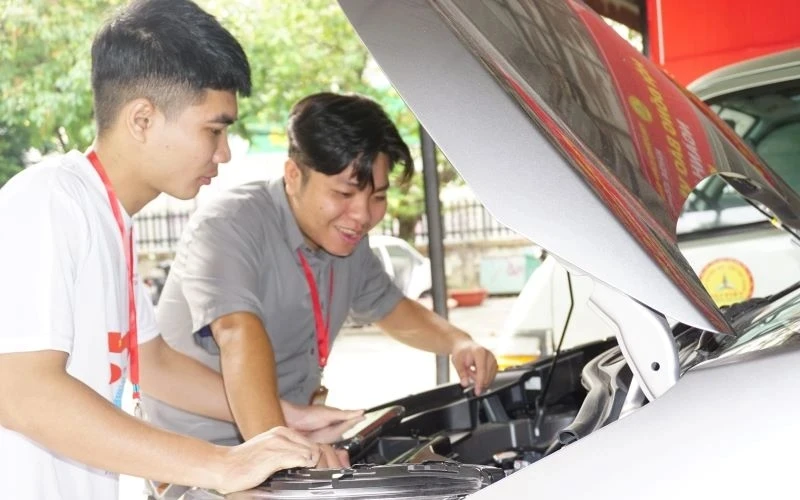 Khoa Công Nghệ Ô Tô Đại Việt Sài Gòn Tham Gia Hội Thi Thiết Bị 2025