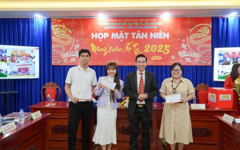 Khoa Công Nghệ Ô Tô Rộn Ràng Tham Gia Tân Niên Trường Cao Đẳng Đại Việt Sài Gòn