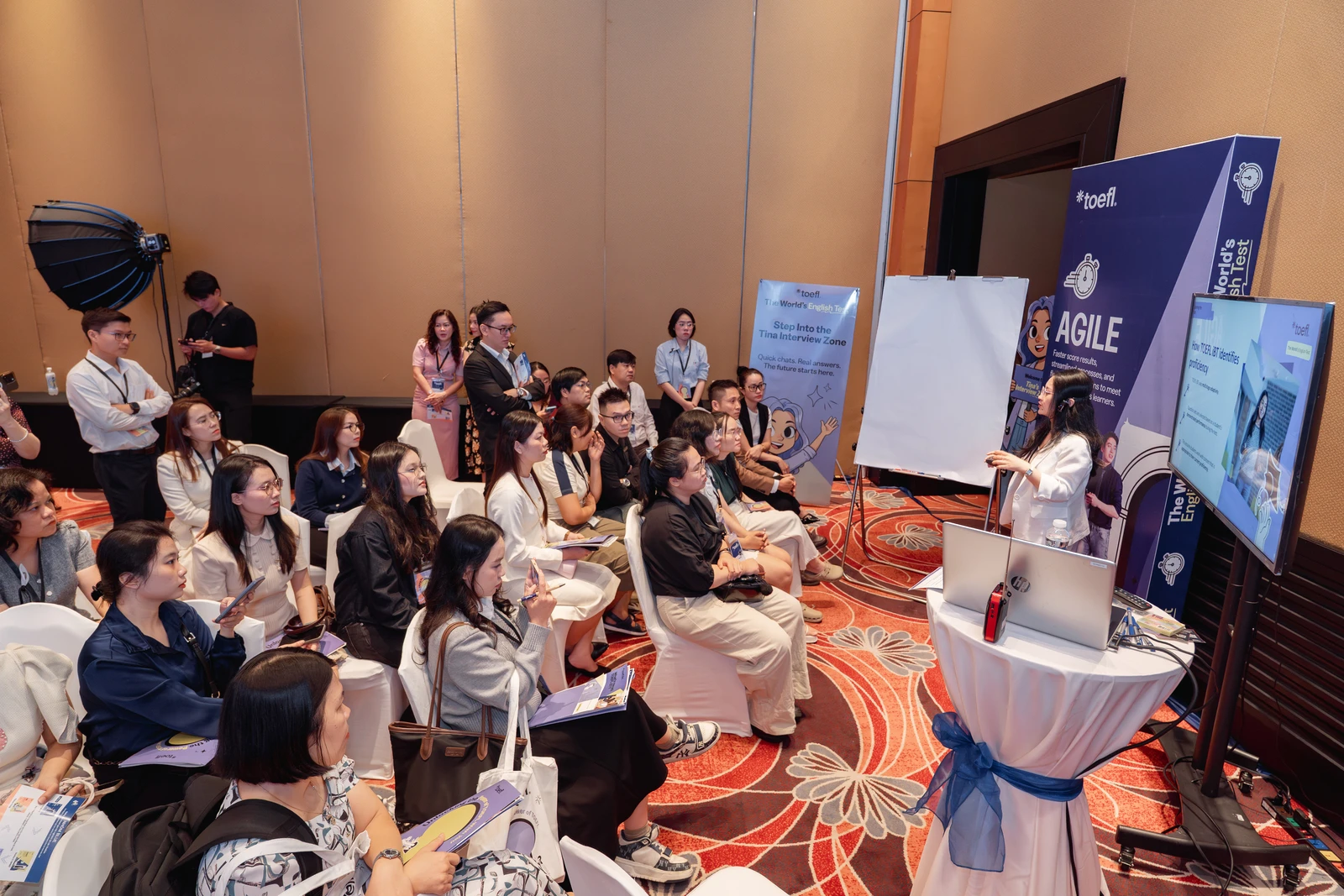 KHOA NGÔN NGỮ THAM DỰ HỘI THẢO “TOEFL EXPERIENCE DAYS” – CẬP NHẬT NHIỀU THÔNG TIN GIÁ TRỊ DÀNH CHO SINH VIÊN