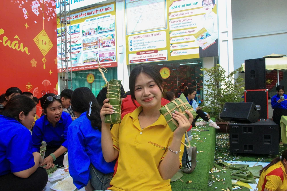 KHOA SƯ PHẠM TRONG SẮC XUÂN YÊU THƯƠNG