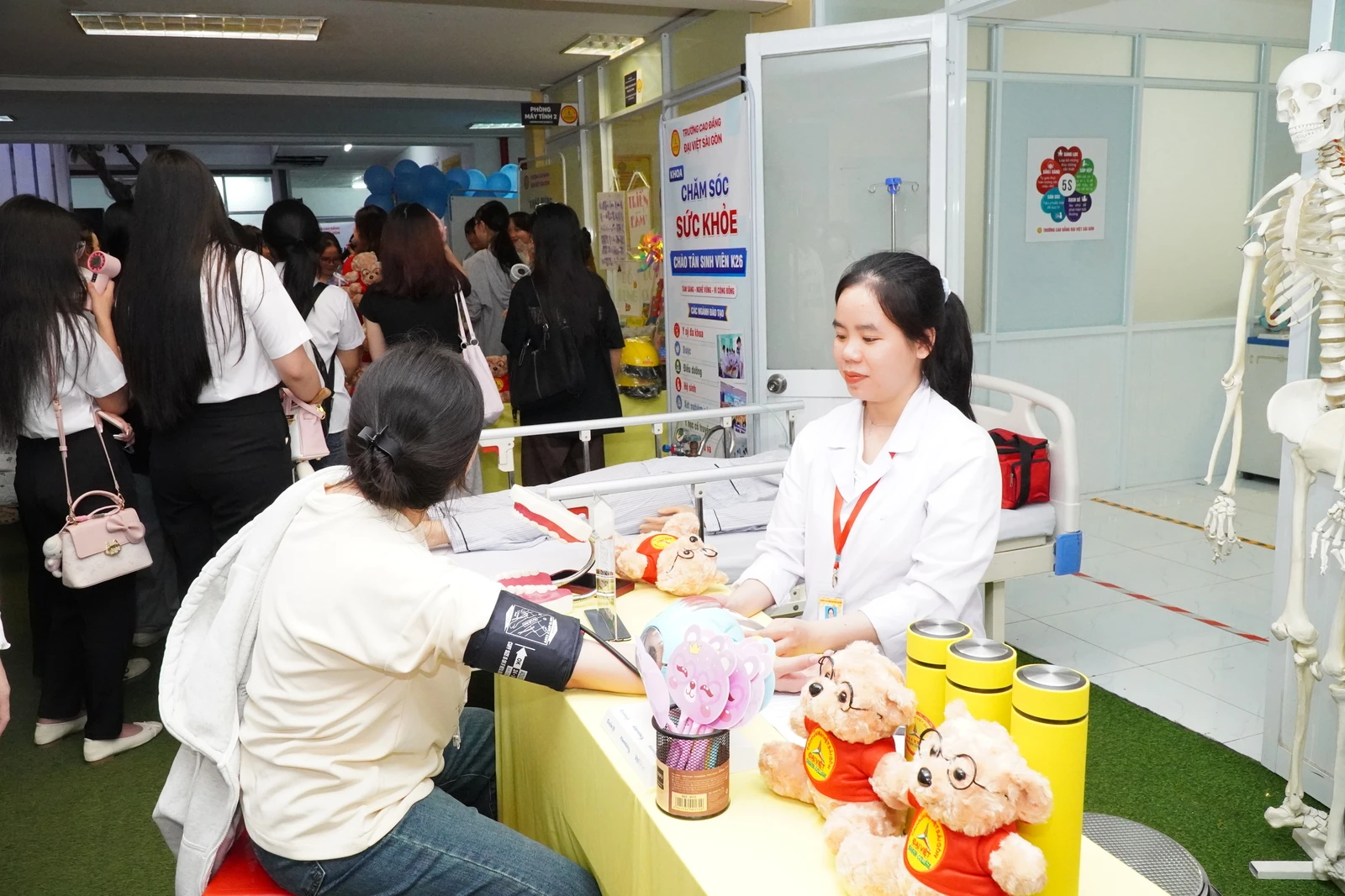 KHỞI ĐẦU HÀNH TRÌNH MỚI – KHOA CHĂM SÓC SỨC KHỎE CHÀO ĐÓN TÂN SINH VIÊN TẠI LỄ KHAI GIẢNG NGÀY 18/07