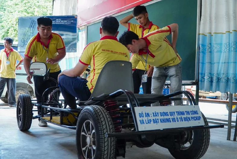 Khơi Nguồn Sáng Tạo – Nghiên Cứu Khoa Học – Đổi Mới Sáng Tạo Của Sinh Viên Khoa Công Nghệ Ô Tô