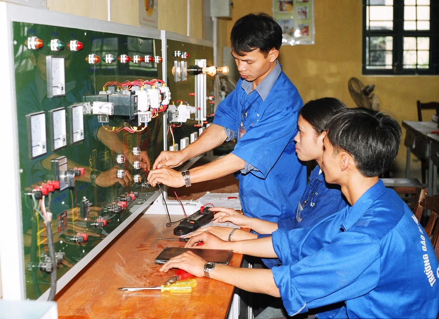 Học nghề càng sớm sẽ ổn định cuộc sống sớm! Ảnh minh hoạ