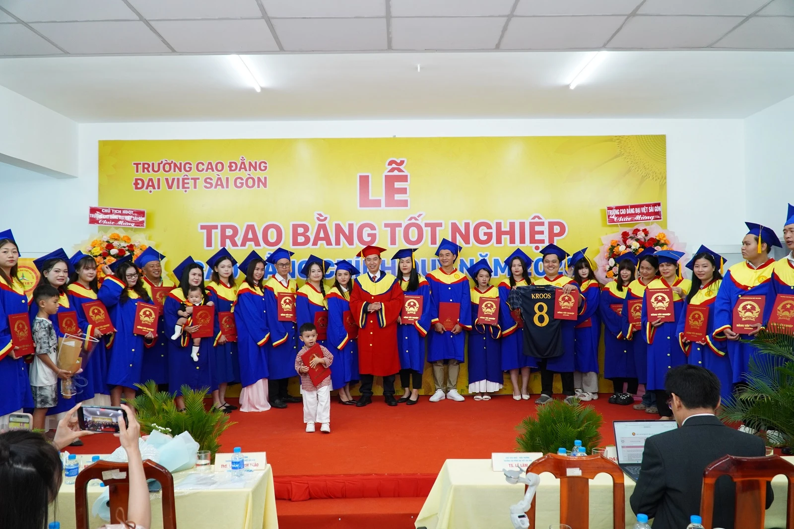 LỄ TRAO BẰNG TỐT NGHIỆP NĂM 2026 - CHÚC MỪNG CÁC TÂN KỸ SƯ THỰC HÀNH NGÀNH CÔNG NGHỆ Ô TÔ