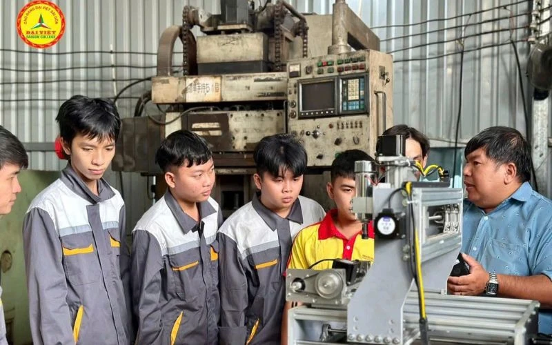 Một Ngày Trải Nghiệm Thực Tế Của Sinh Viên Công Nghệ Kỹ Thuật Cơ Khí