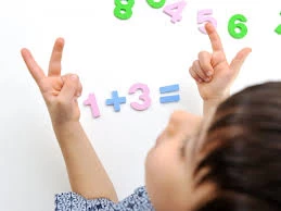 MỘT SỐ DẤU HIỆU PHÁT HIỆN TRẺ THÔNG MINH TỪ 7 – 12 THÁNG TUỔI