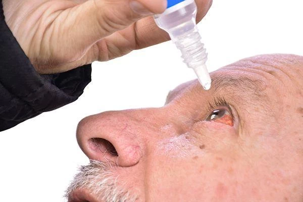 Đau mắt đỏ là một bệnh nhiễm trùng mắt được điều trị khá đơn giản bằng các thuốc làm giảm nhẹ triệu chứng kháng viêm, kháng sinh nhỏ tại chỗ