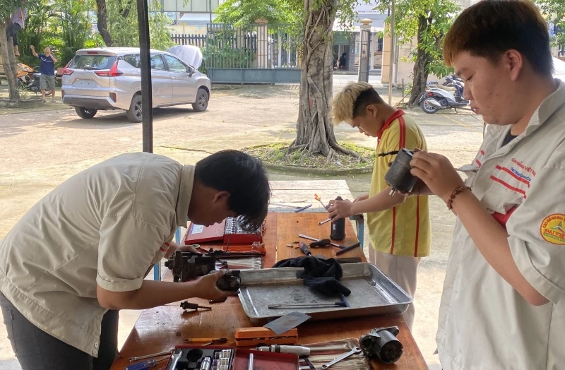 Nâng Chuẩn Kỹ Năng Nghề Tại Xưởng Thực Hành Khoa Công Nghệ Ô Tô – Trường Cao Đẳng Đại Việt Sài Gòn
