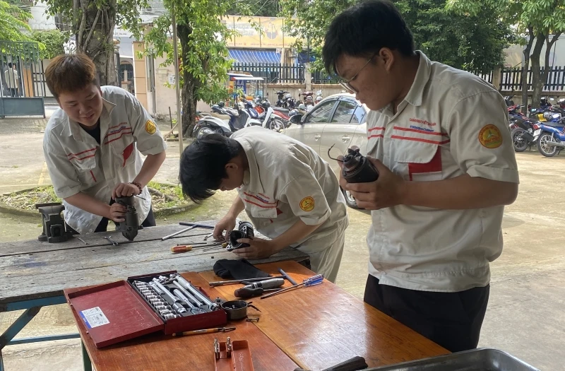 Nâng Chuẩn Kỹ Năng Nghề Tại Xưởng Thực Hành Khoa Công Nghệ Ô Tô – Trường Cao Đẳng Đại Việt Sài Gòn