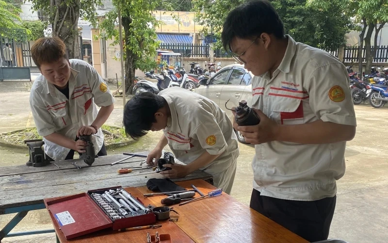 Nâng Chuẩn Kỹ Năng Nghề Tại Xưởng Thực Hành Khoa Công Nghệ Ô Tô – Trường Cao Đẳng Đại Việt Sài Gòn