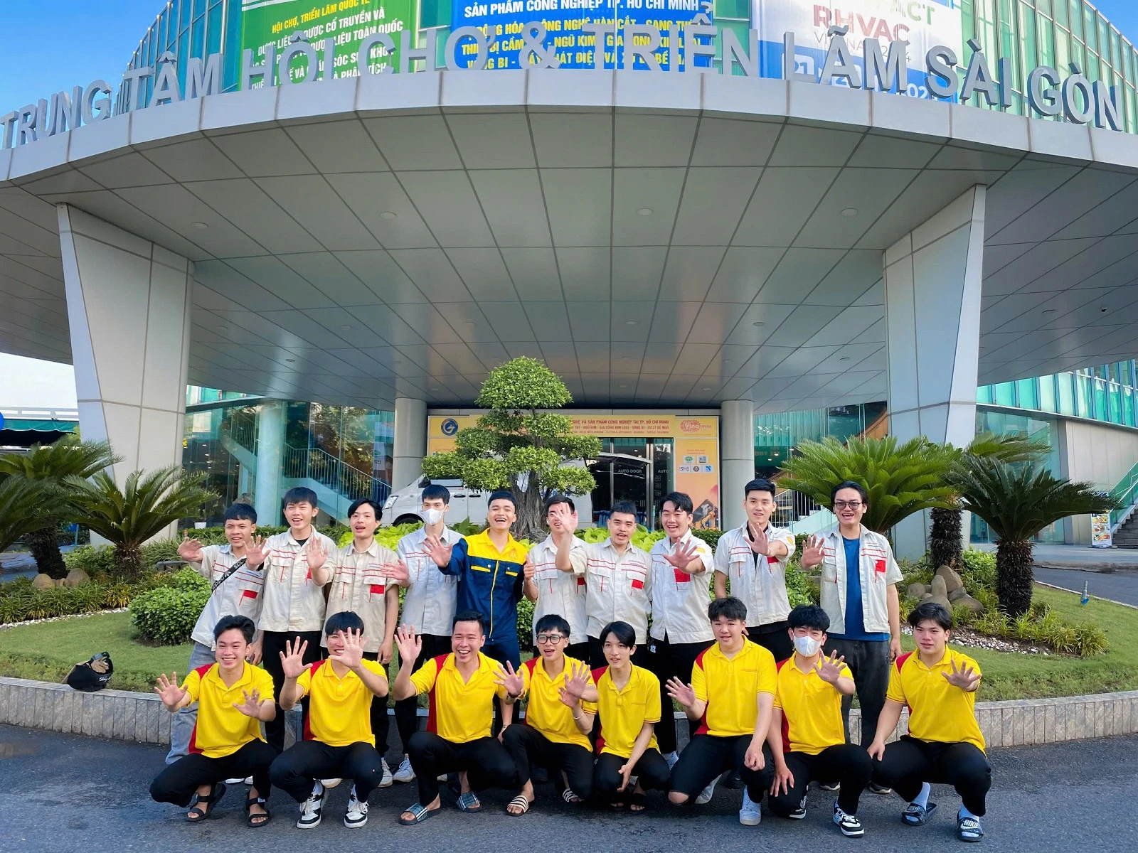 NGÀNH CÔNG NGHỆ Ô TÔ CÓ BỊ THAY THẾ BỞI CÔNG NGHỆ AI HAY KHÔNG?